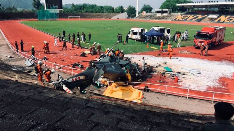 10 personas murieron en choque de dos helicópteros en Malasia