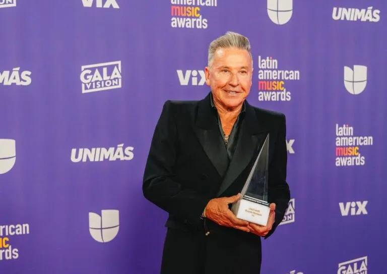 Así fue el sentido homenaje a Ricardo Montaner en los Latin AMAs