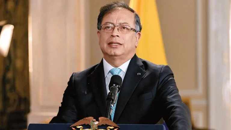 Presidente Gustavo Petro informó que su gobierno no exigirá pasaporte a los venezolanos