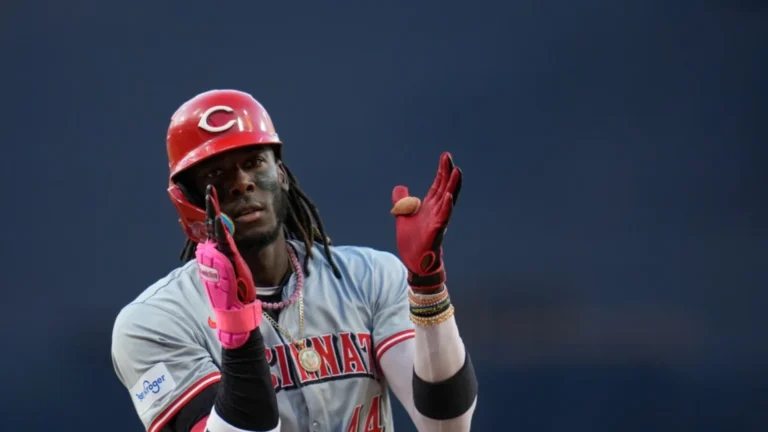 Dos latinos luchan por el récord de más bases robadas en la temporada de la MLB