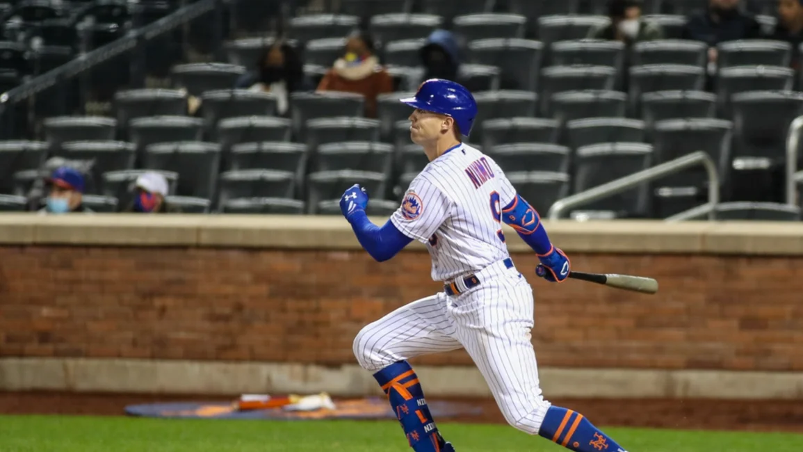 Brandon Nimmo logra increíble jonrón tras superar lesión en el brazo izquierdo