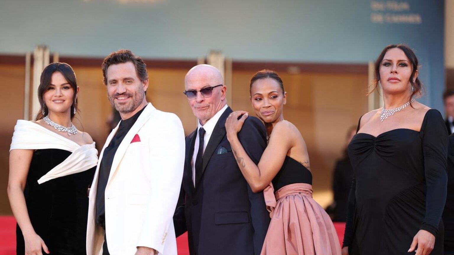 Edgar Ramírez deslumbró en la alfombra roja de Cannes junto a Selena Gómez