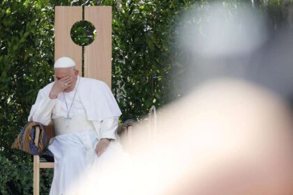El papa Francisco pide disculpas por comentario homofóbico