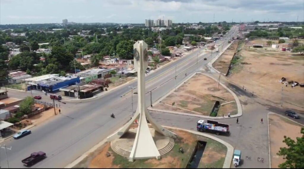 Corpozulia asfalta Corredor Vial Hugo Chávez Frías de Maracaibo