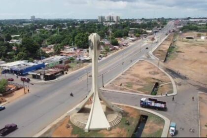 Corpozulia asfalta Corredor Vial Hugo Chávez Frías de Maracaibo
