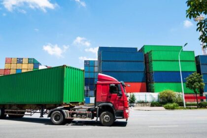 Gobierno de El Salvador sanciona a dos empresas por acordar precios de transporte