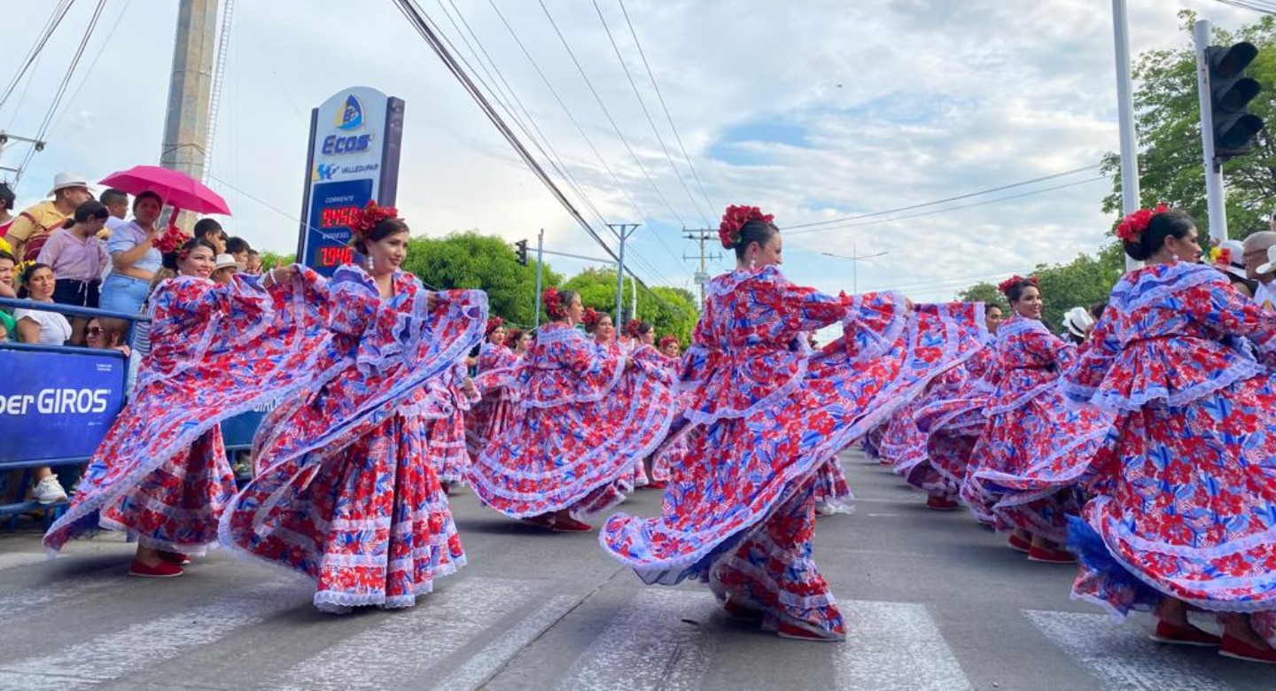 Desfile de Piloneras Mayores llega a Valledupar en el Festival de la Leyenda Vallenata 2024 Desfile de Piloneras Mayores llega a Valledupar en el Festival de la Leyenda Vallenata 2024