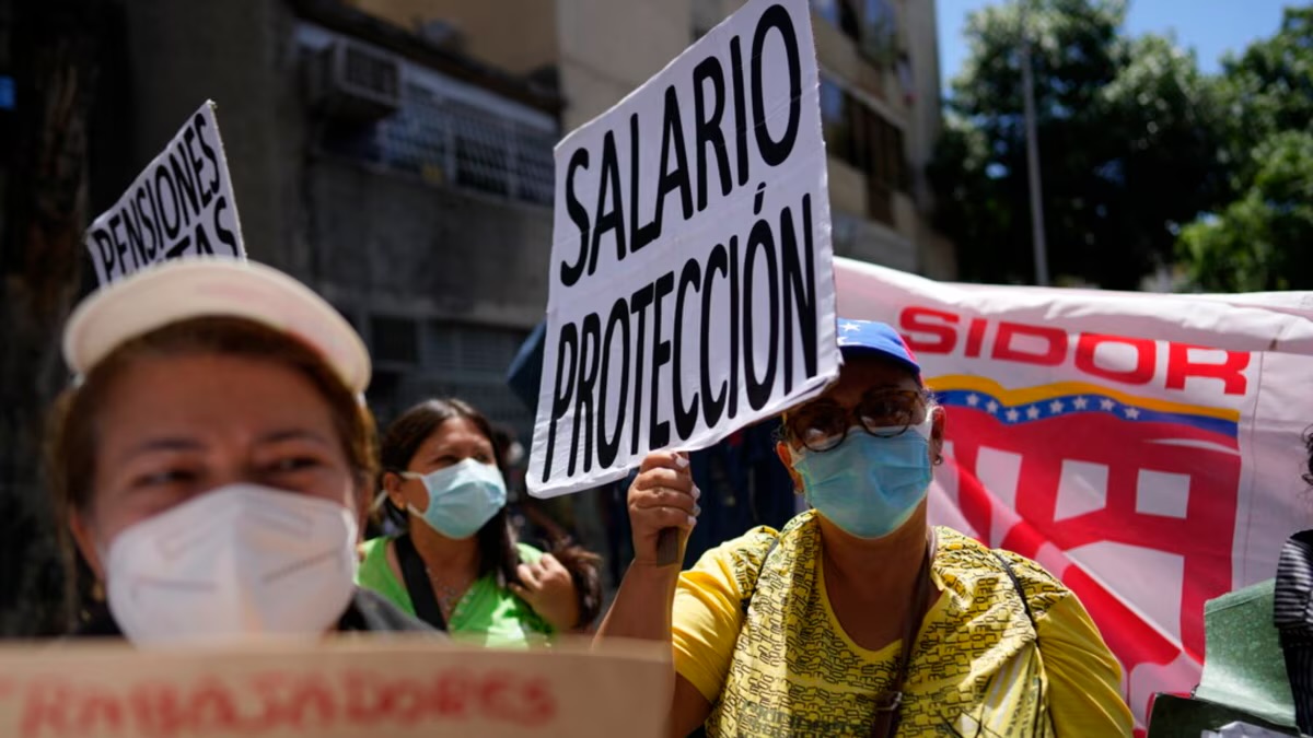 Colectivos agreden a trabajadores en Caracas durante manifestación por salarios dignos este 1 de mayo Colectivos agreden a trabajadores en Caracas durante manifestación por salarios dignos este 1 de mayo