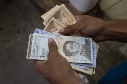 Maduro anuncia aumento de salario integral a 130 dólares, pero deja dudas sobre su distribución