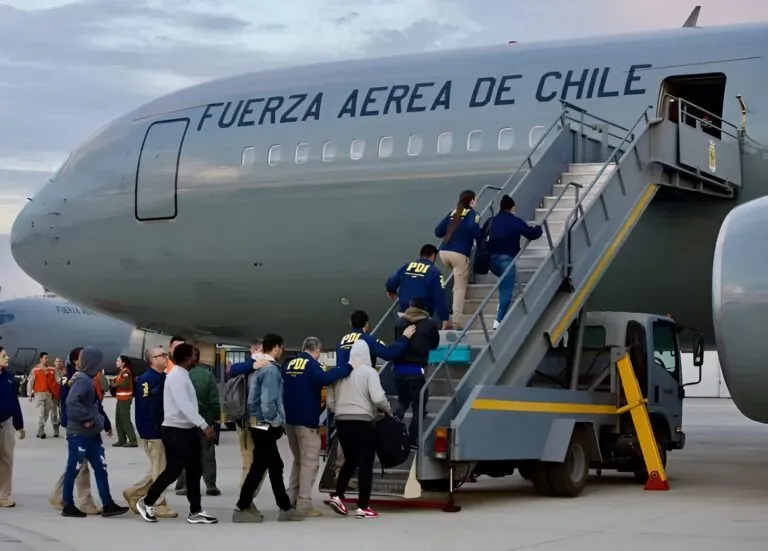 Chile expulsa a 65 venezolanos por infracciones migratorias y delitos