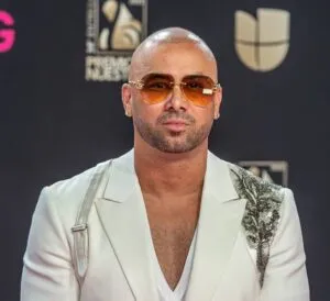 Wisin promete hacer una colaboración con la cantante zuliana María Laura
