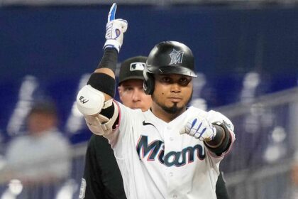 Luis Arráez obtiene la victoria para los Padres de San Diego