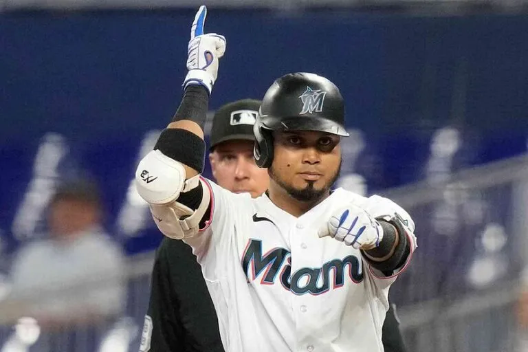 Luis Arráez obtiene la victoria para los Padres de San Diego
