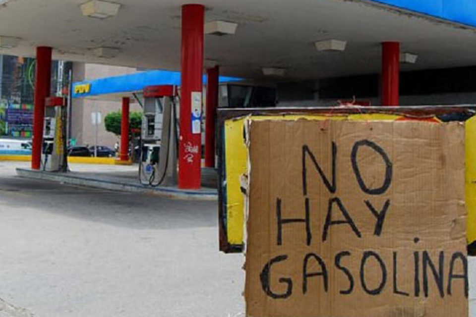 Regresan las colas por gasolina en Venezuela Regresan las colas por gasolina en Venezuela
