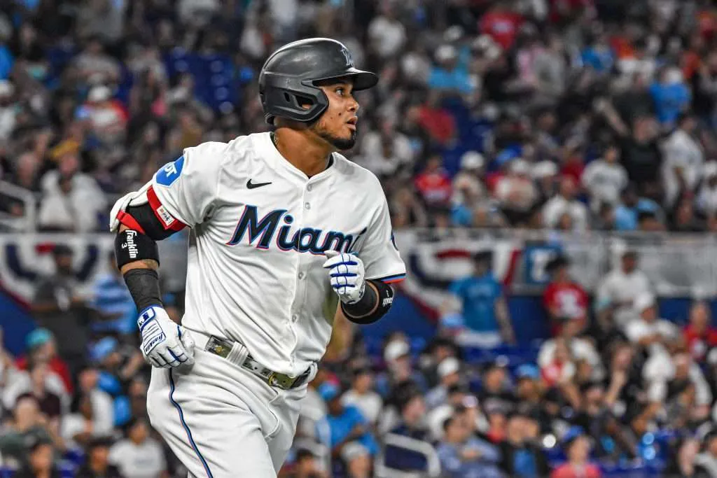 Luis Arráez se unirá a los Padres de San Diego en medio de la temporada de las Grandes Ligas