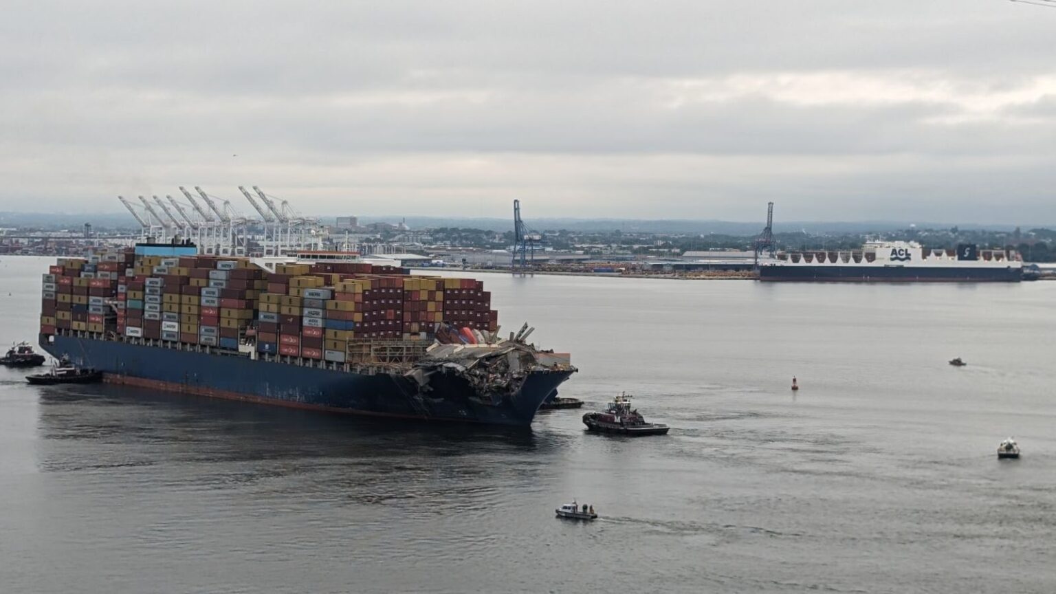 Barco Dalí reflotado luego de dos meses del colapso del puente de Baltimore