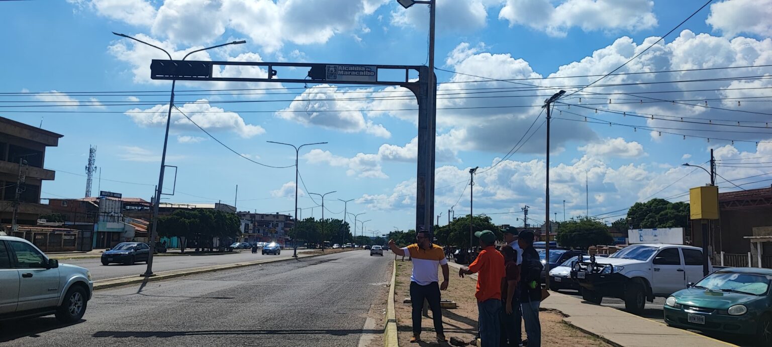 Alcaldía de Maracaibo restaura semáforos claves en la ciudad Alcaldía de Maracaibo restaura semáforos claves en la ciudad