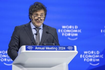 El FMI elogió los planes financieros del presidente argentino, Javier Milei