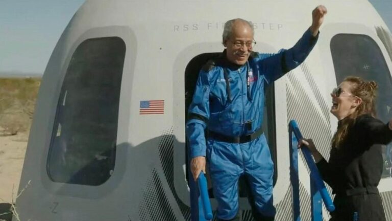 Ed Dwight, el primer candidato negro a astronauta de EE. UU., cumple su sueño espacial a los 90 años