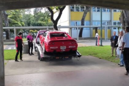 Multaron al Decano de la Facultad de Arquitectura en la UCV por modificar una puerta de acceso