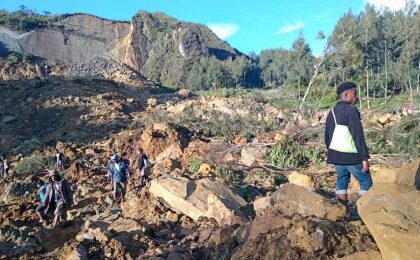 Intensifican los rescates en Papúa Nueva Guinea
