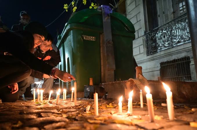Vigilia en Buenos Aires tras ataque con bomba molotov a cuatro lesbianas