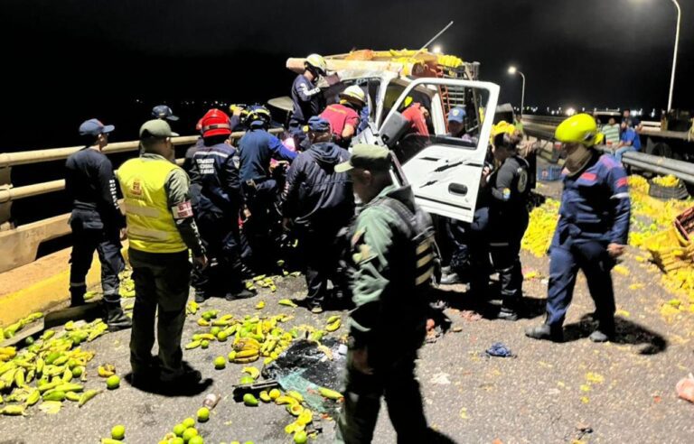 Dos muertos y tres heridos dejó fuerte choque en el Puente sobre el Lago de Maracaibo