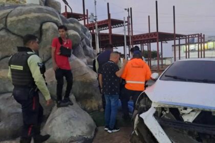 Un vehículo impactó contra el monumento de la Virgen de Coromoto en San Francisco, Zulia