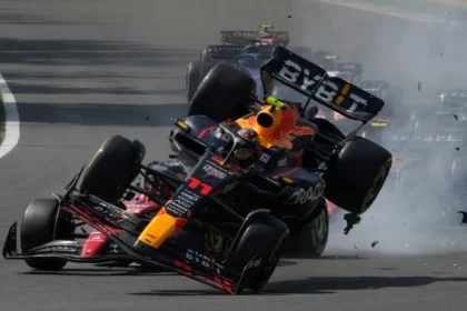 Checo Pérez abandona el GP de Mónaco tras accidente de bandera roja
