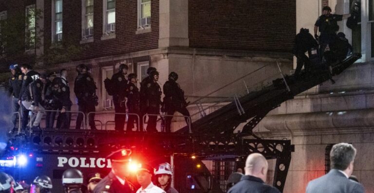 Más de 300 detenidos por protestas propalestinas en universidades de Nueva York