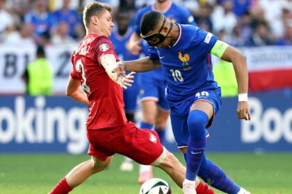 Francia empata ante Polonia y queda en segundo lugar de grupo D