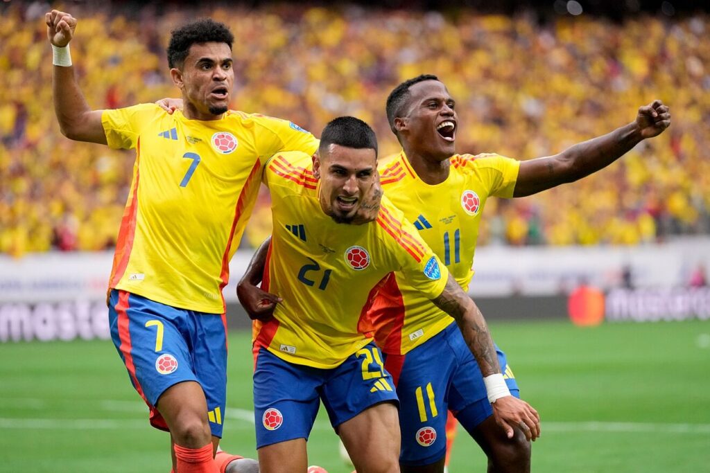 Colombia logra imponerse a Paraguay 2 tantos a 1