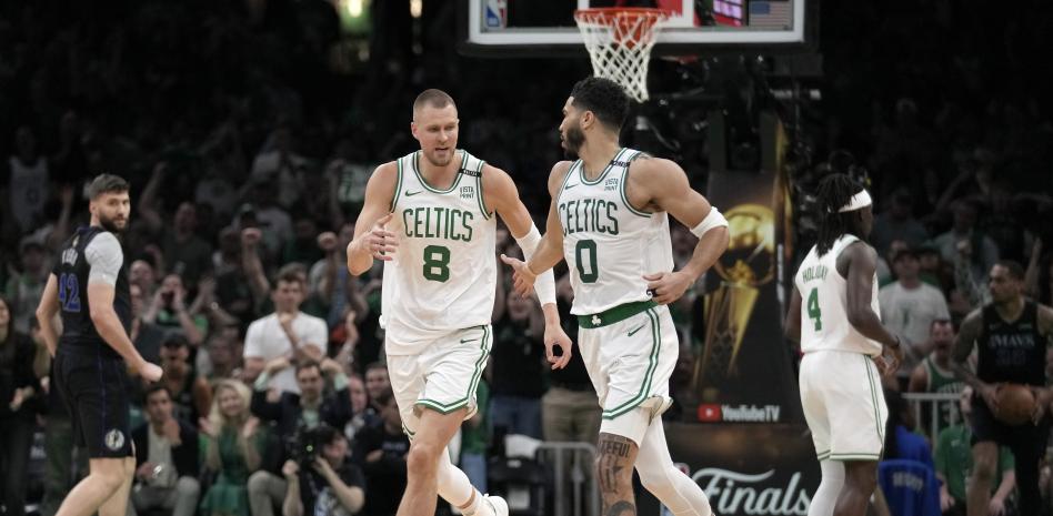 Boston Celtics arrasan en el Juego 1 de las Finales de la NBA 2024