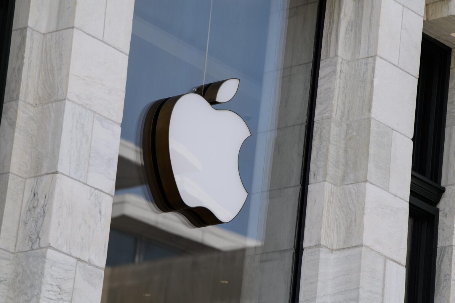 Comisión Europea podría multar a Apple por infringir las normas de competencia
