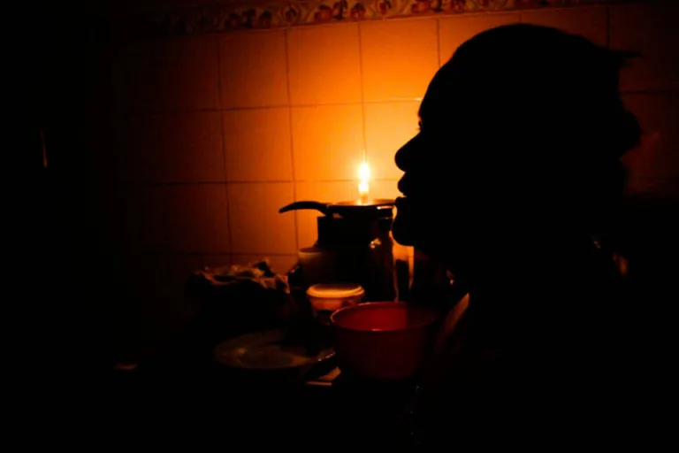 Vecinos de «La Popular» en San Francisco denuncian falta de servicio eléctrico