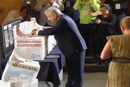 AMLO vota en las elecciones más grandes en la historia de México