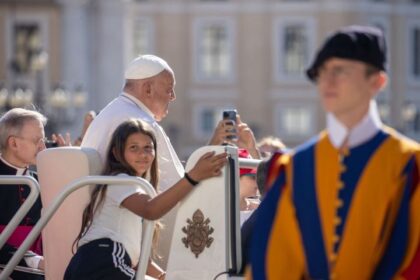 El Papa Francisco insta a los sacerdotes a impartir homilías significativas de 8 minutos