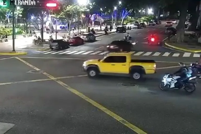 Fuerte accidente en Chacao deja dos personas heridas de gravedad