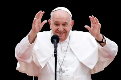 El Papa Francisco afirma que no debe cambiarse la religión del cónyuge