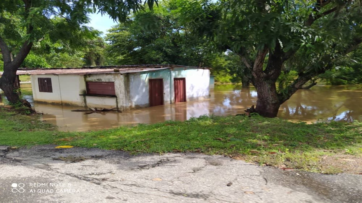 Fuertes lluvias en Zulia inundaron viviendas en el municipio Baralt