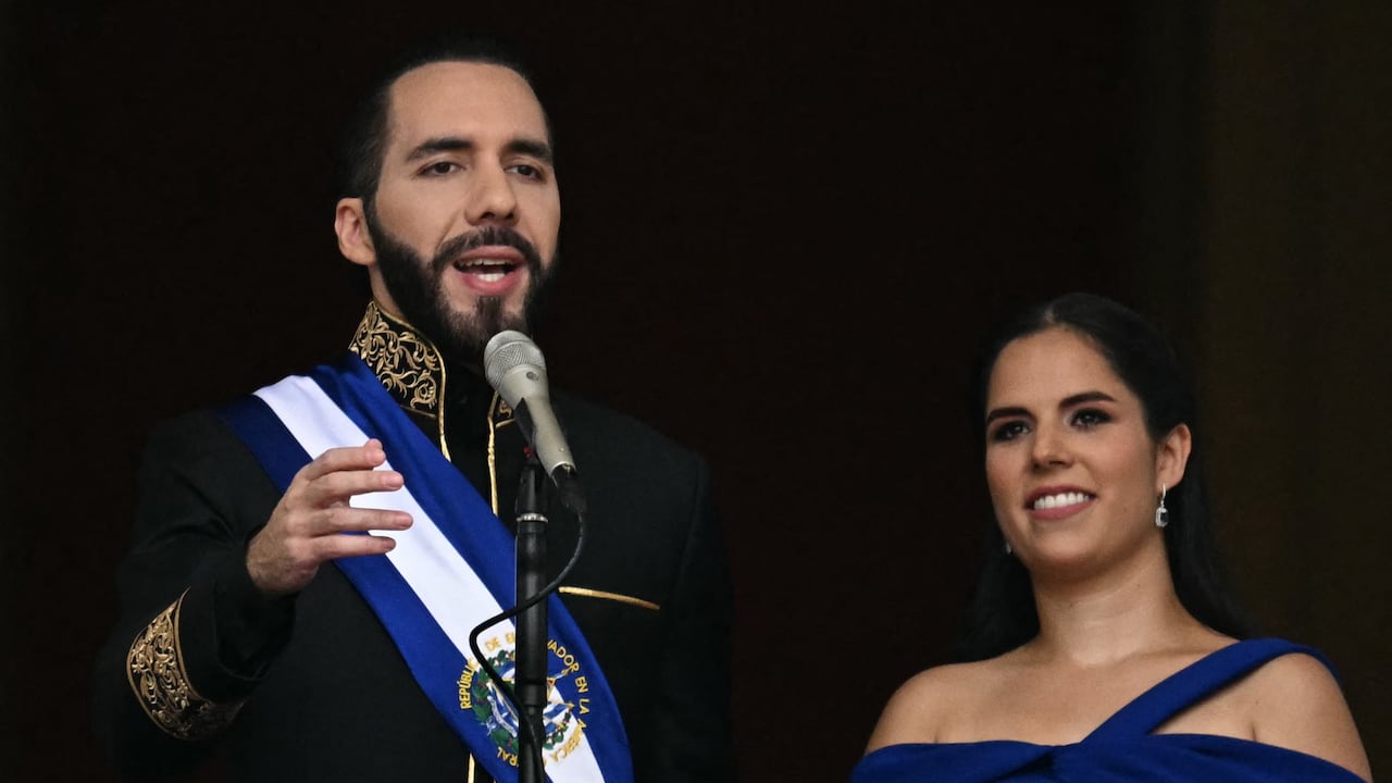 Presidente de El Salvador aseguró que la oración es su principal arma