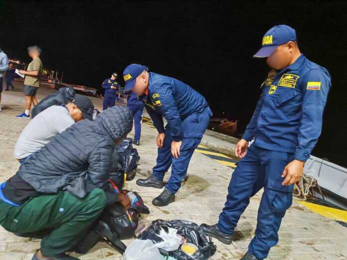 Armada de Colombia rescata 16 migrantes venezolanos en la Isla San Andrés Armada de Colombia rescata 16 migrantes venezolanos en la Isla San Andrés