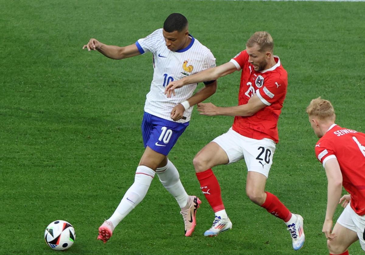 Con autogol de Austria los franceses marcan su triunfo