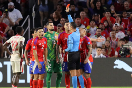 Canadá clasifica a cuartos de final tras empatar a 0 con Chile