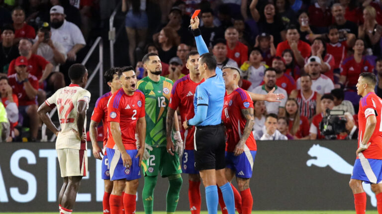 Canadá clasifica a cuartos de final tras empatar a 0 con Chile