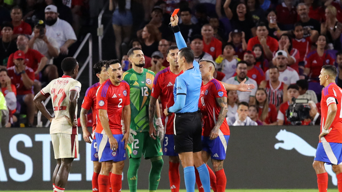 Canadá clasifica a cuartos de final tras empatar a 0 con Chile Canadá clasifica a cuartos de final tras empatar a 0 con Chile