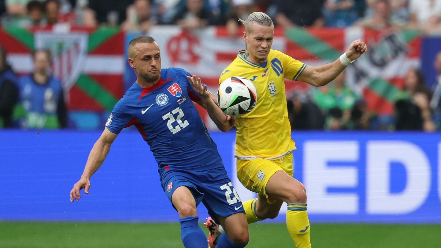 Ucrania consigue su primera victoria en Eurocopa