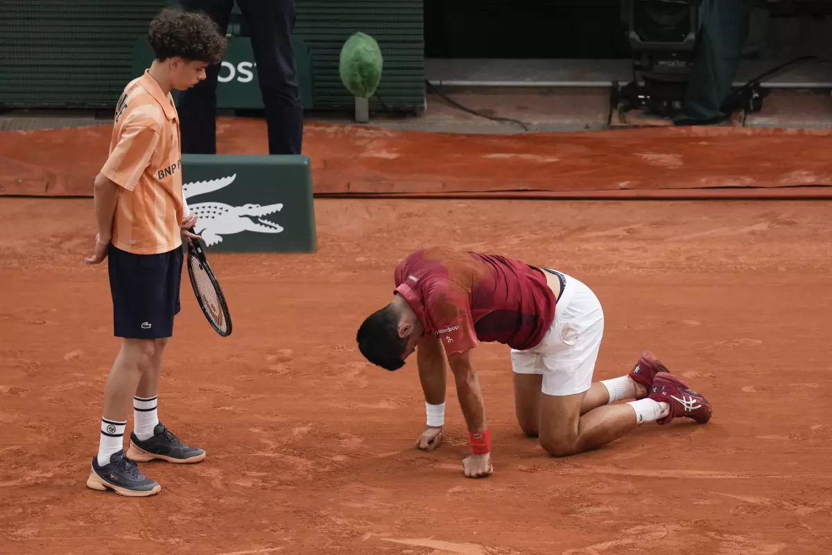 Novak Djokovic se retira del Abierto de Francia por lesión en la rodilla Novak Djokovic se retira del Abierto de Francia por lesión en la rodilla