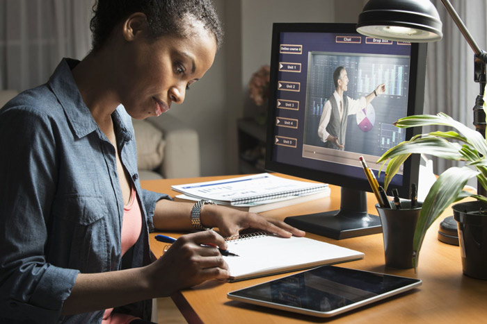 Expertos afirman que el futuro de la educación esta en las herramientas virtuales Expertos afirman que el futuro de la educación esta en las herramientas virtuales