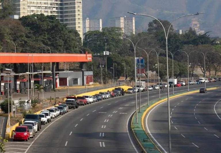 Venezuela anuncia sistema de citas para obtener gasolina subsidiada
